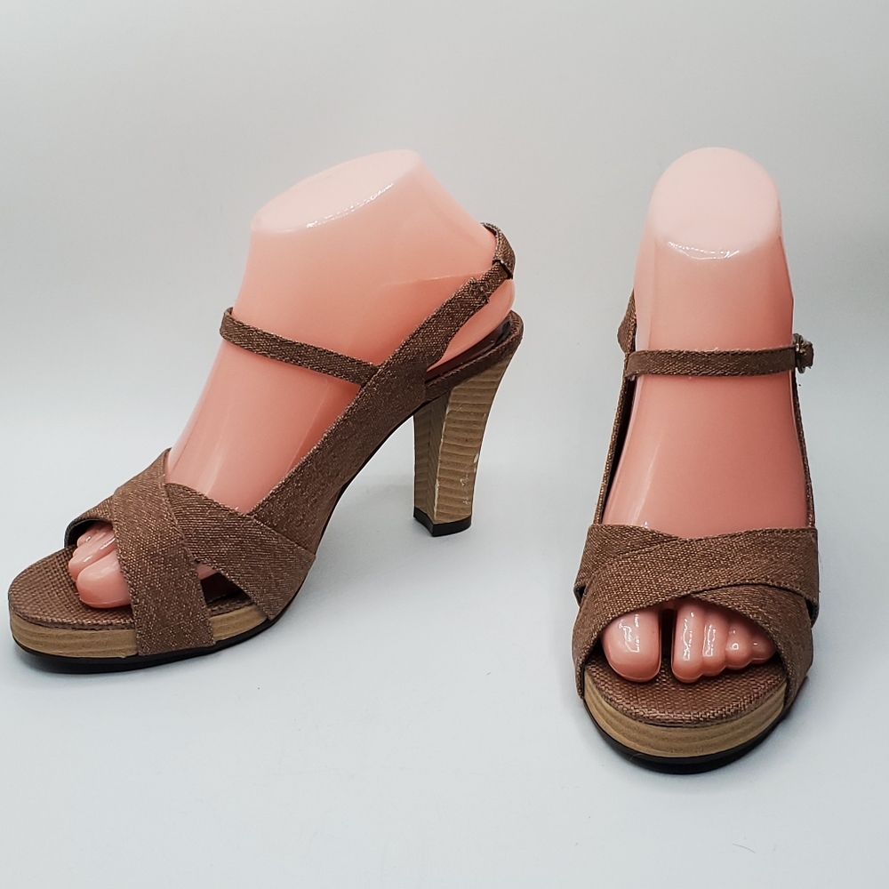 Mudd  3.5" heel strappy sandals size 8
